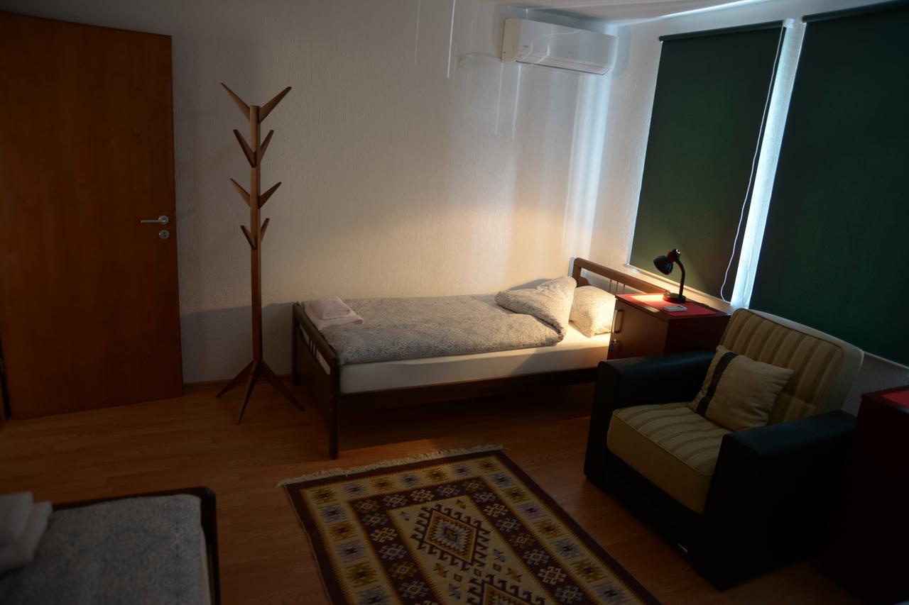 Hostel Tuba Pristina Eksteriør bilde