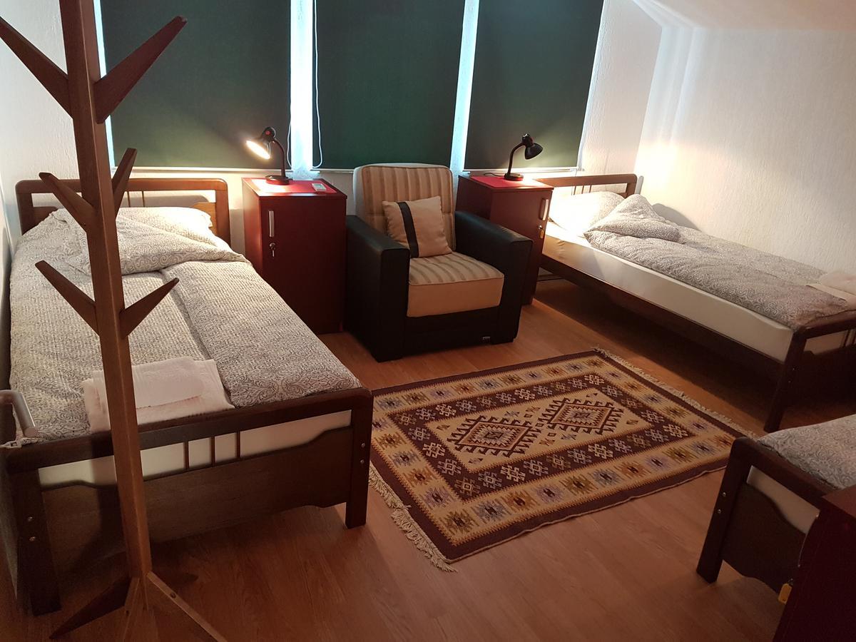 Hostel Tuba Pristina Eksteriør bilde