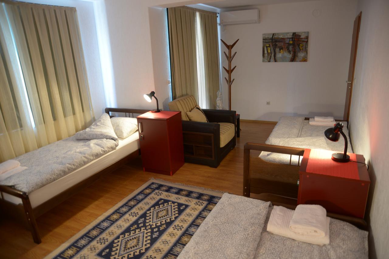 Hostel Tuba Pristina Eksteriør bilde