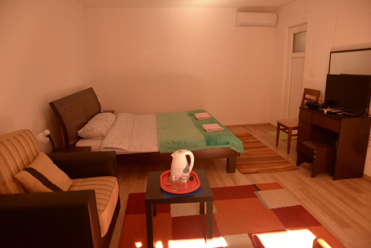 Hostel Tuba Pristina Eksteriør bilde